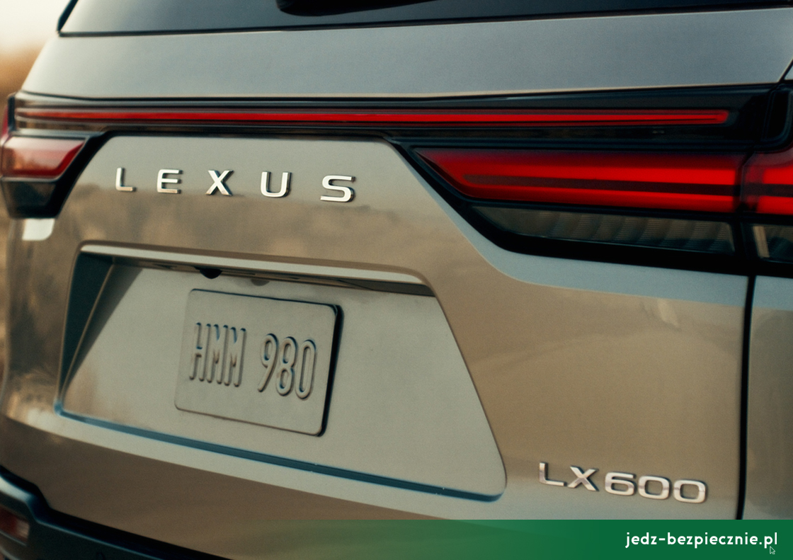 Premiera tygodnia - Lexus LX IV - listwa LED na klapie bagażnika